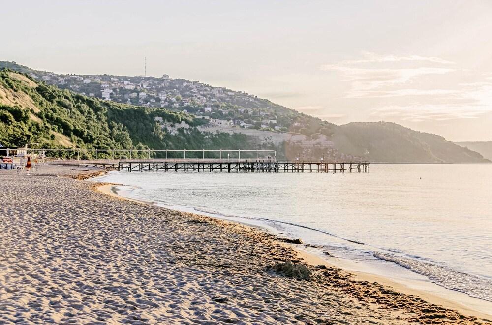 Hotel Malibu Albena Exterior photo